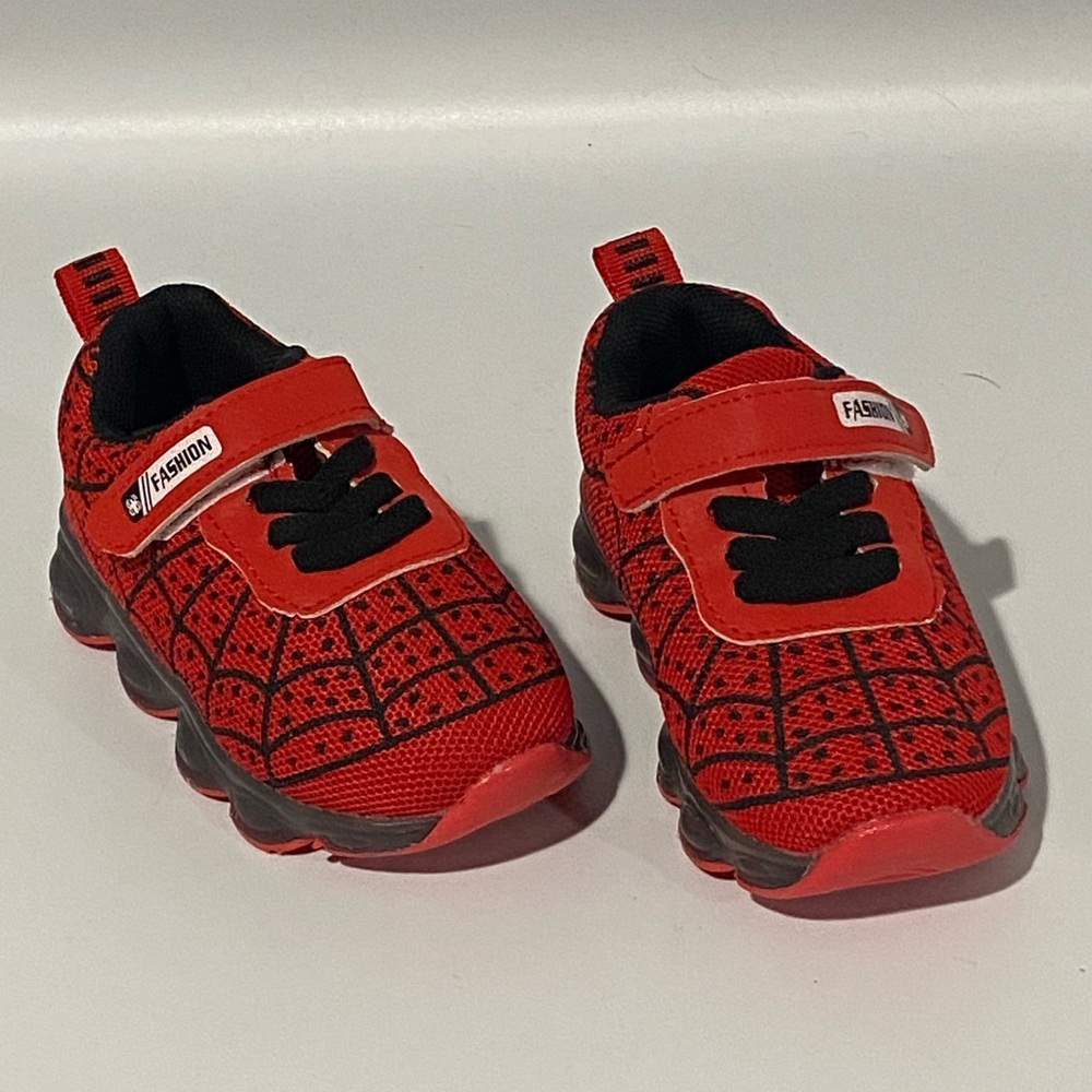 Kids Light Up Spider Web Sneakers‎